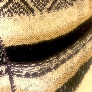 Garage knitted long sleeve with hoot size medium